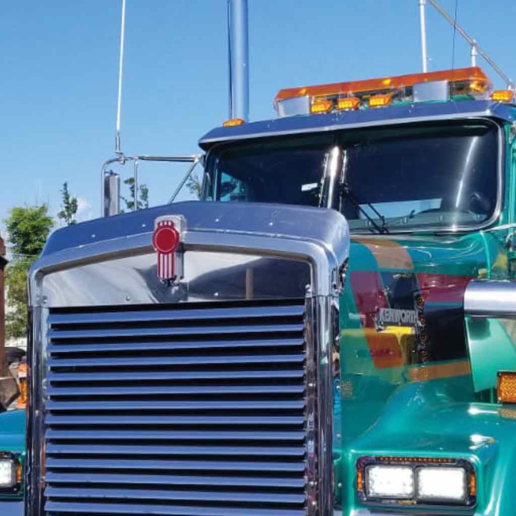KW. W900B Bug Deflector Hood Shield – Wide Hood