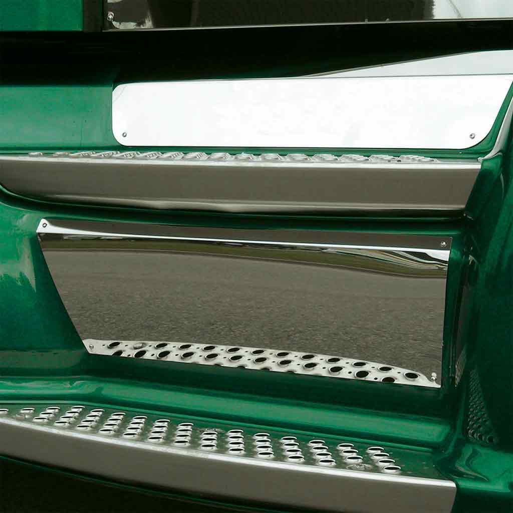 KW. T660 Front Kick Plates (2007-2017) – Lower Step
